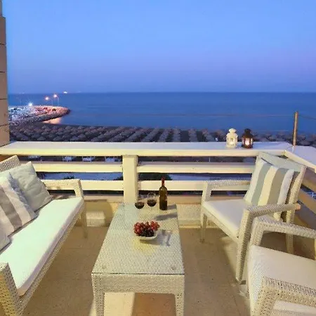 Apartment Mackenzie Seafront *
